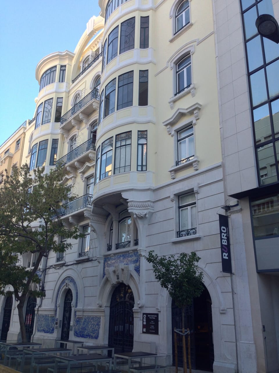 Building of the apartment. 2nd floor with lift 