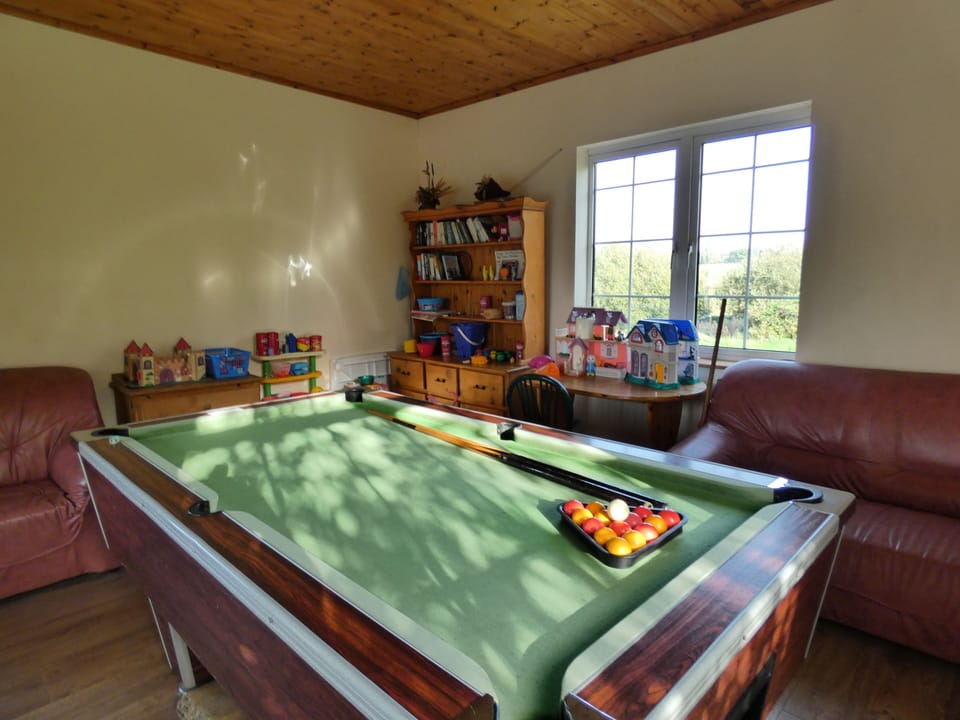 Games room Pool Table. kiddies kitchen. cooker. bricks. blocks. books. Games. 