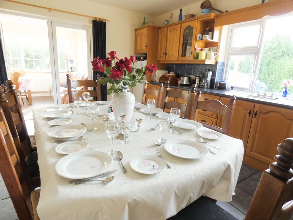 Kitchen. Table seats 8.  also  catering can be arranged for any occasion. T.V.