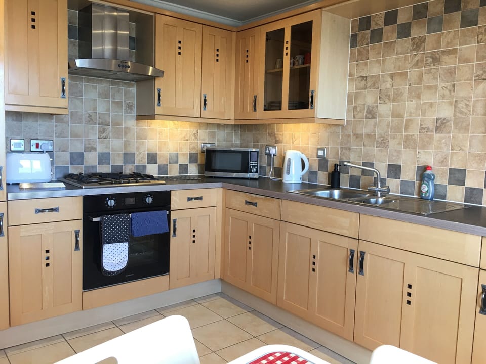 Large integrated well equipped kitchen with sea view and breakfast table