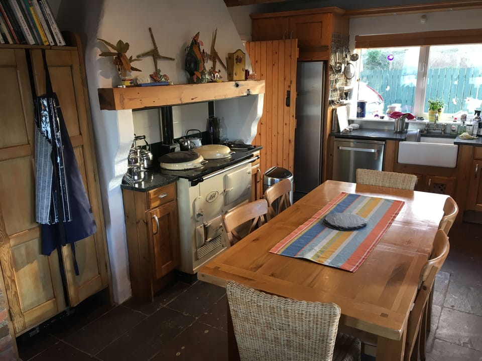 Kitchen & dining area.
