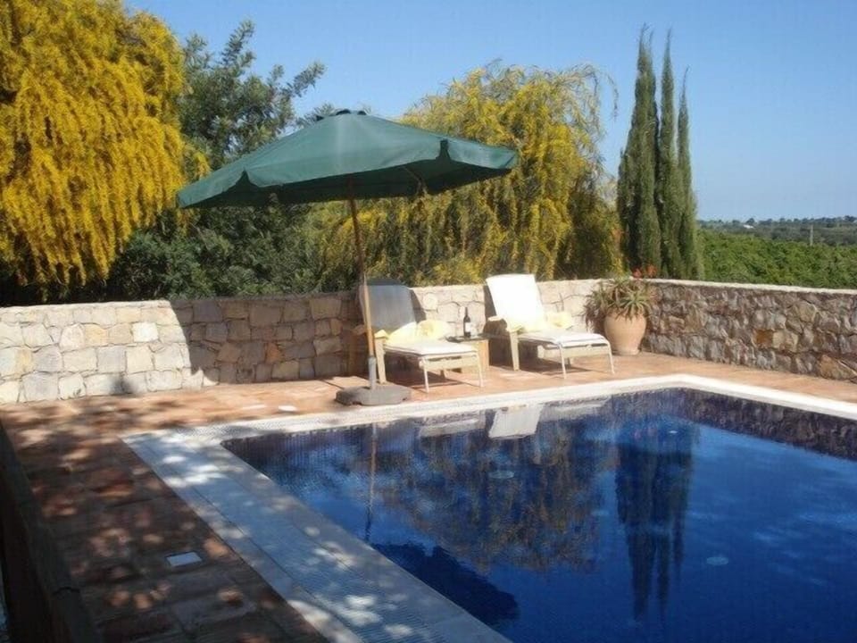 Pool's  Stone Wall