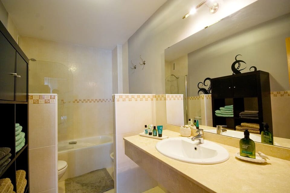 Master 'Octopus' bathroom