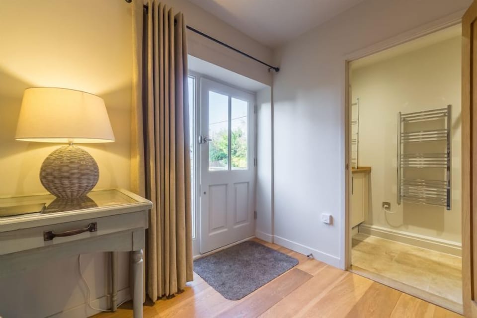 Ground floor: Entrance hall and shower / utility room