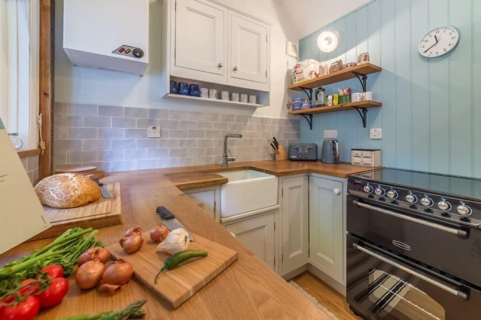 Ground floor: Stylish kitchen with butler sink