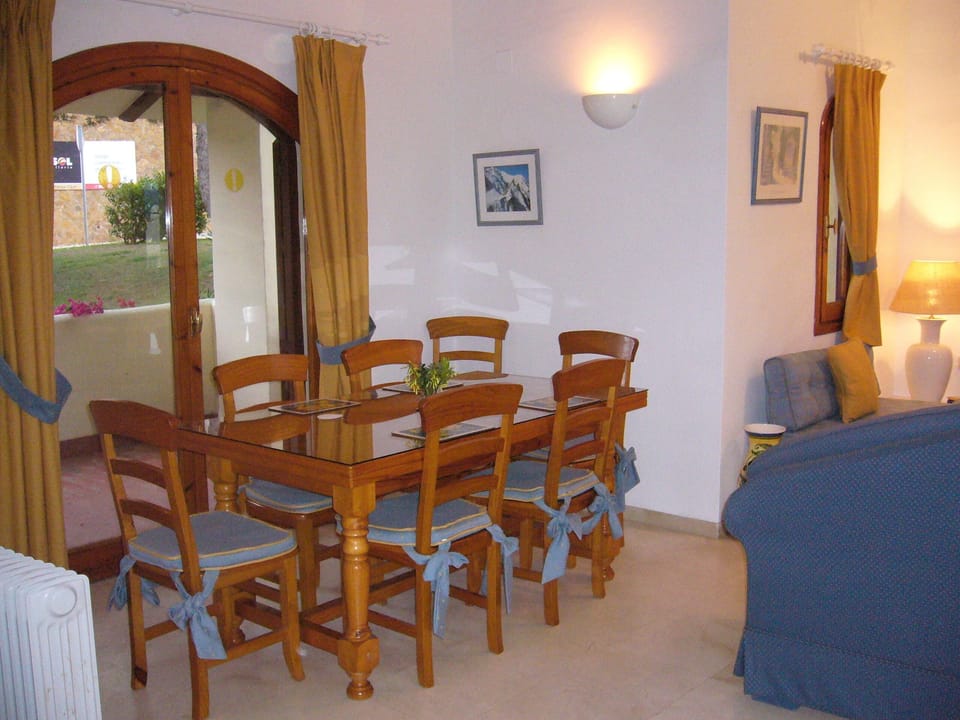 Dining area and front terrace with garden  