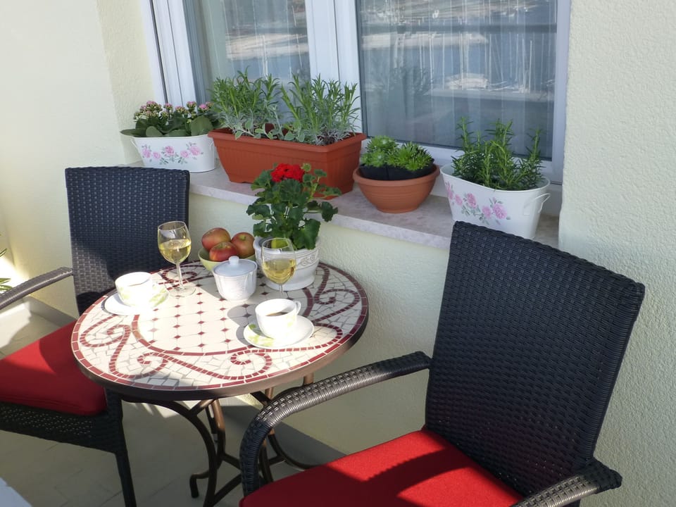 Enjoy your coffee or meal with most beautiful view in old town.