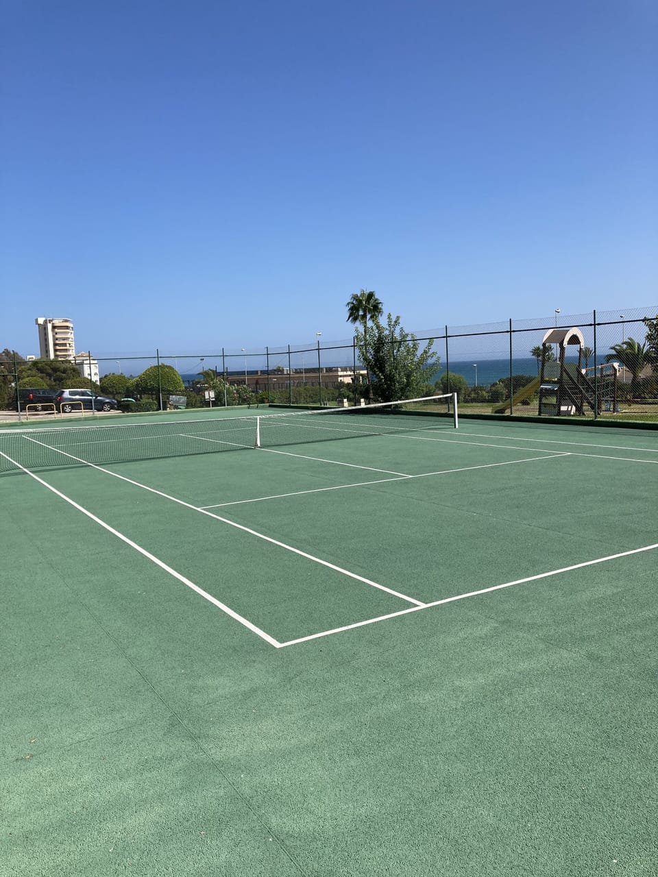 Tenniscourt in the garden