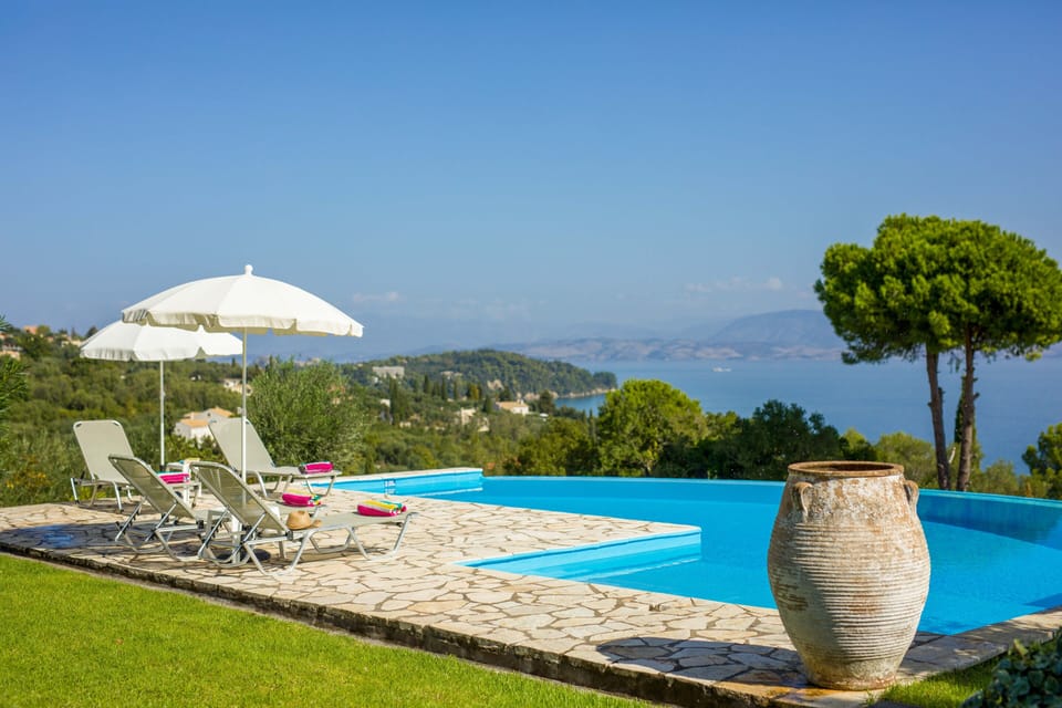 Private pool and sea views