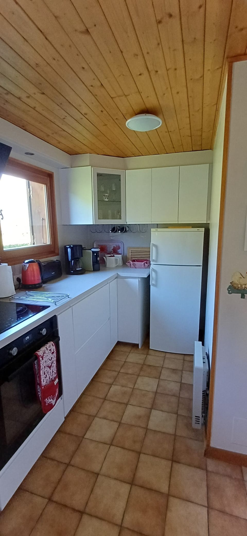 Separate kitchen
