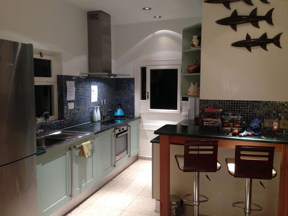 Very modern Kitchen with Breakfast bar