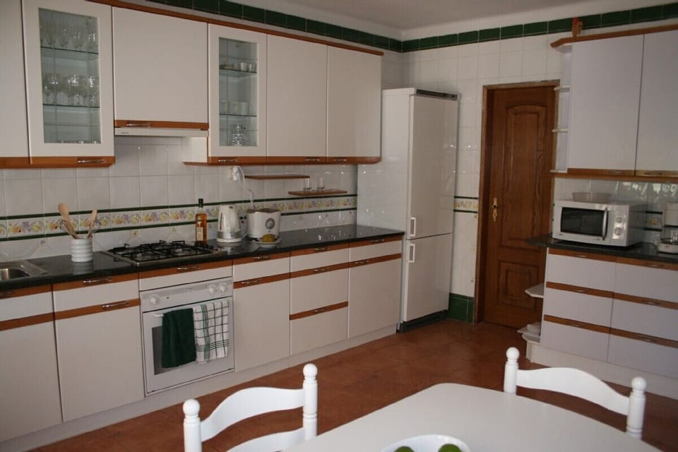A view of the well appointed  kitchen