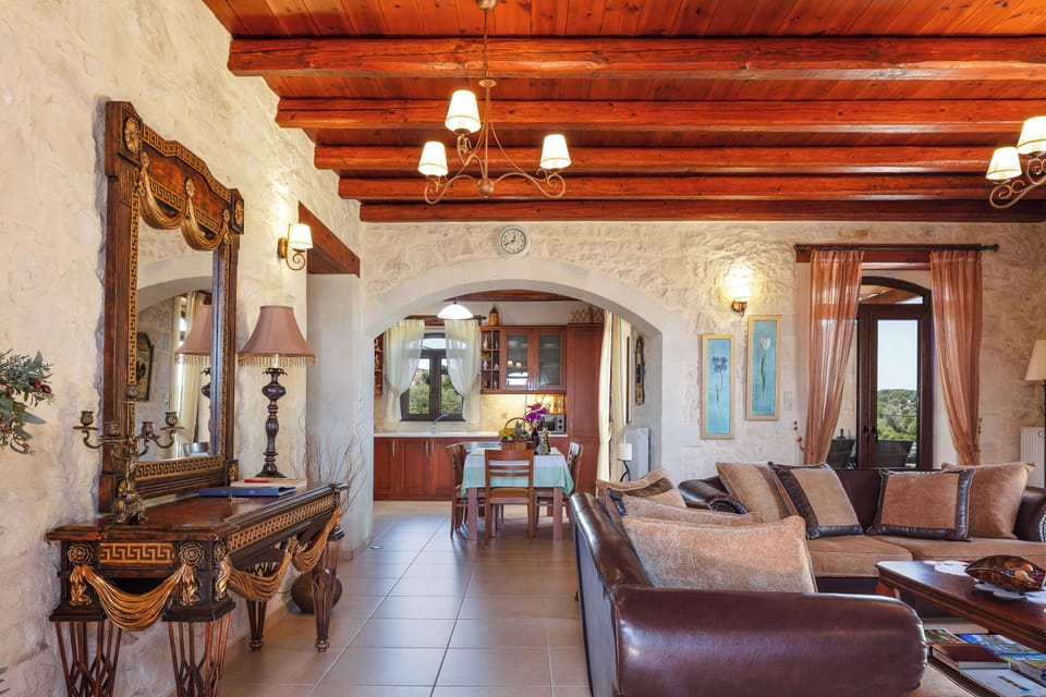 Spacious Living Room with Seamless Connection to the Kitchen!