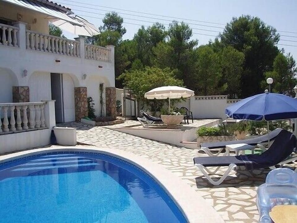 Pool & lower terrace