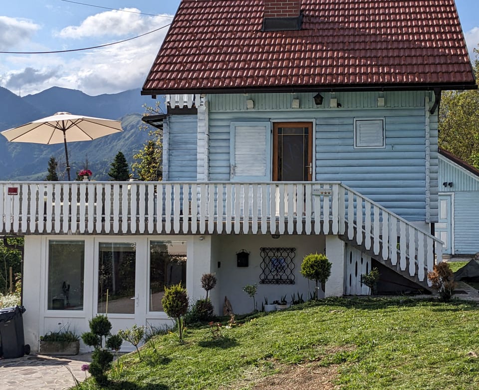 Chalet with car parking space