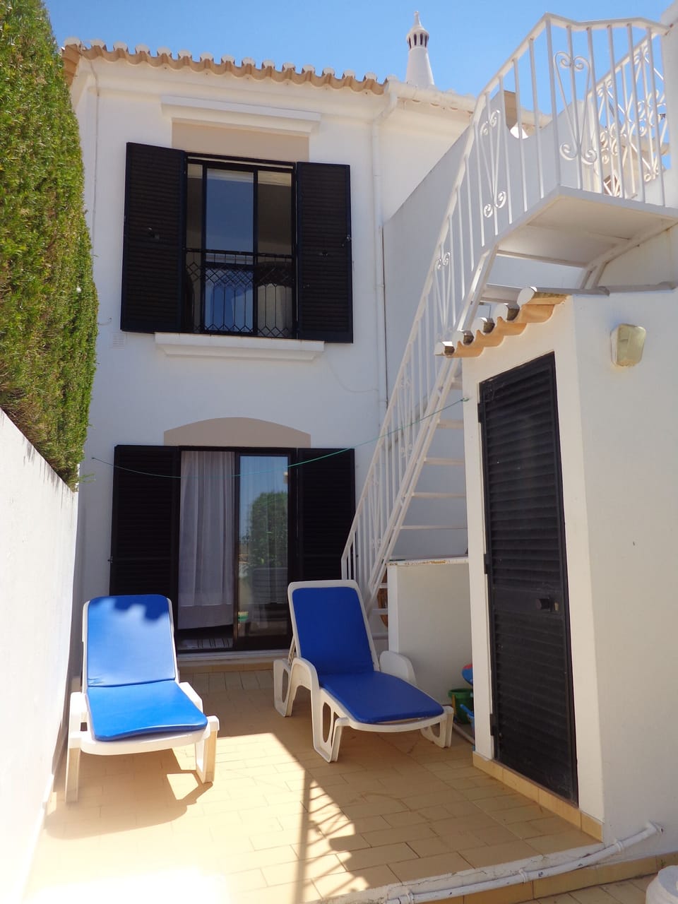stairs from sun terrace to garden