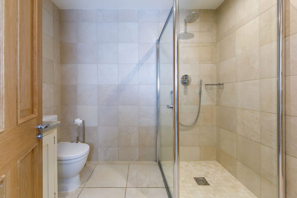 Downstairs shower room and wc
