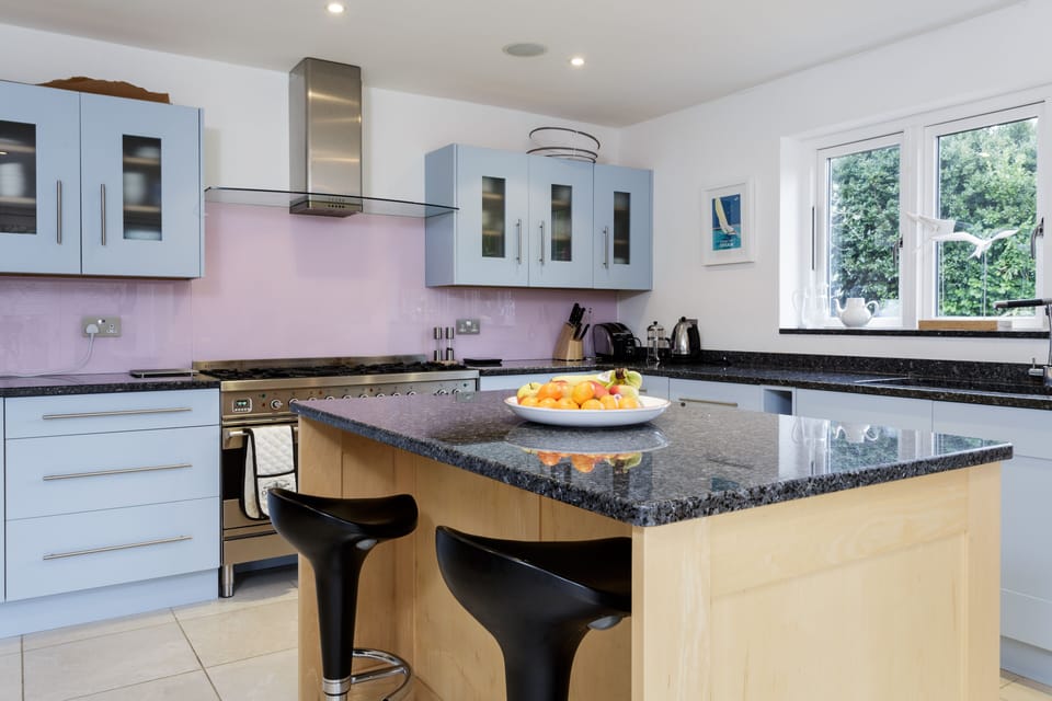 Stylish bespoke kitchen incl double range cooker, fridge freezer, dishwasher... 