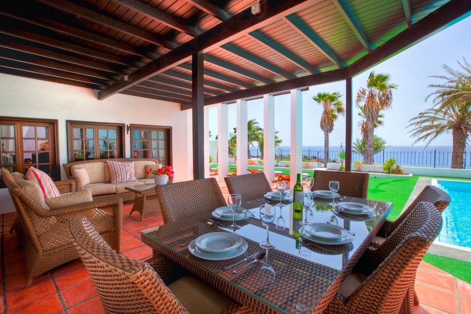 Cozy Lounge and Dining Area Looking to Pool/Ocean