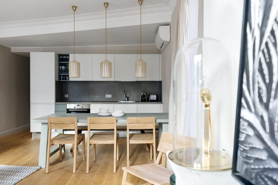 Gormet kitchen and dining area.