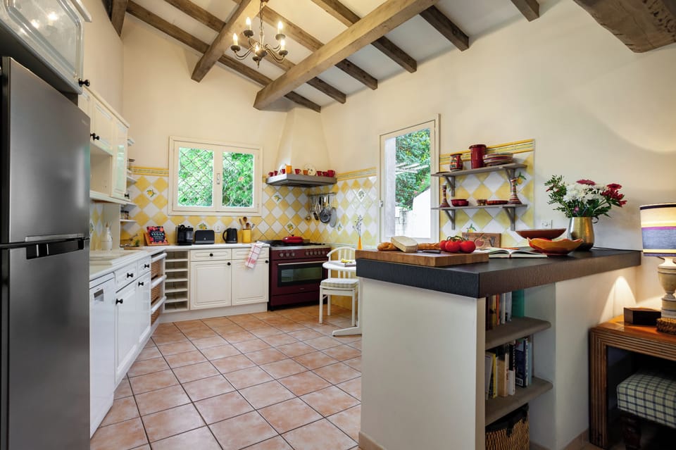 Fully equipped kitchen with everything you need to cook the local produce