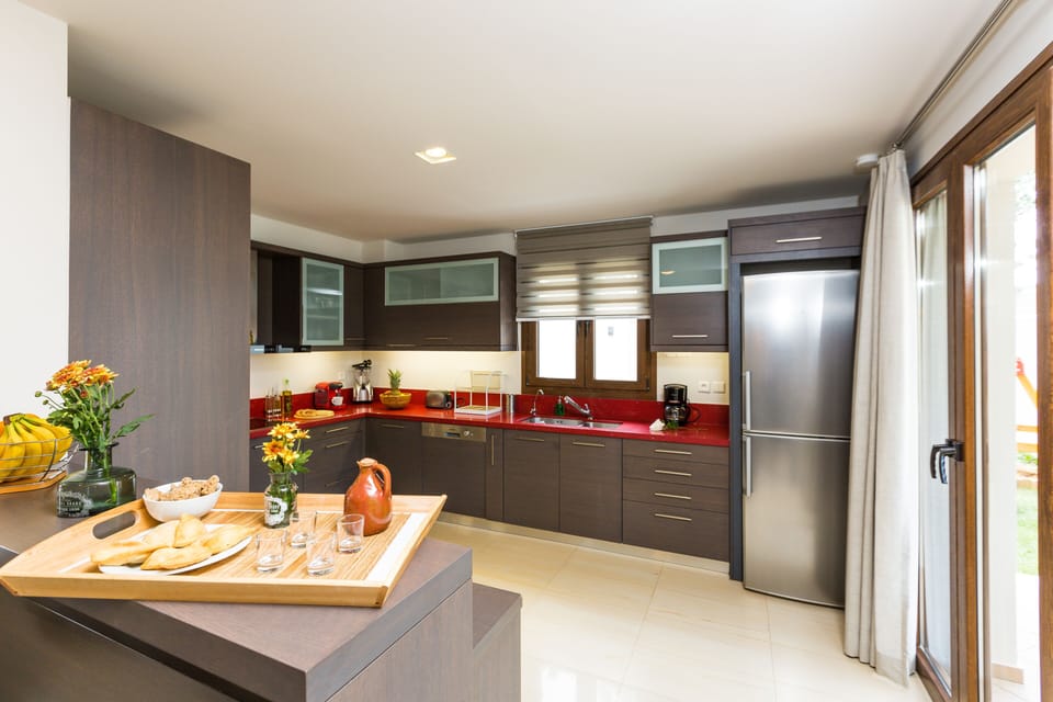 The kitchen is totally functional and fully equipped!