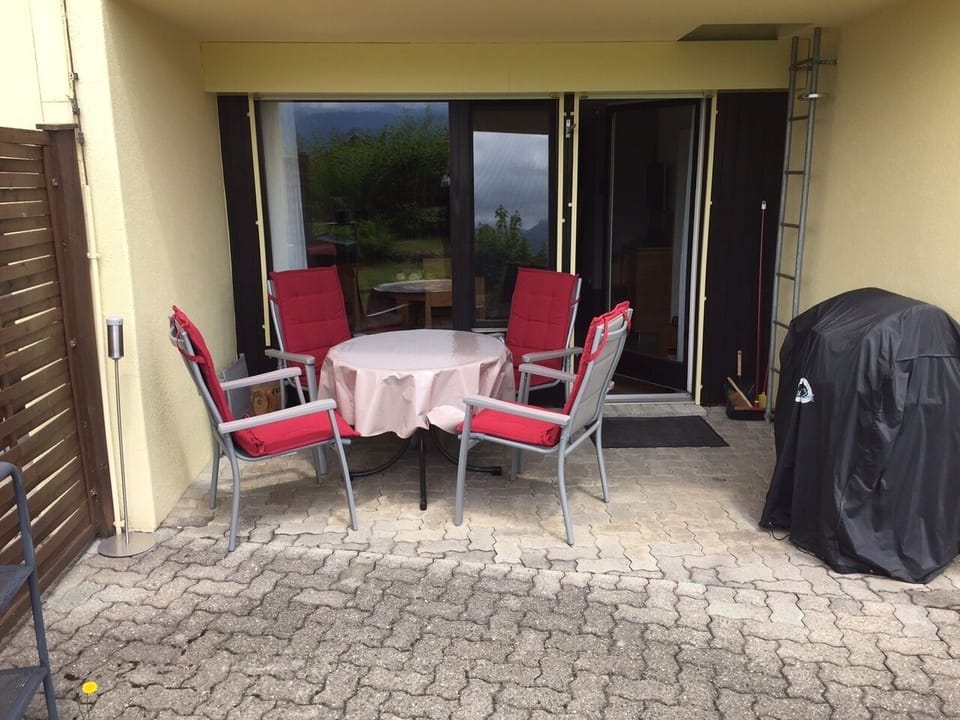 terrace with table, chairs, sun lounger, Barbecue with gas (charcoal forbidden)
