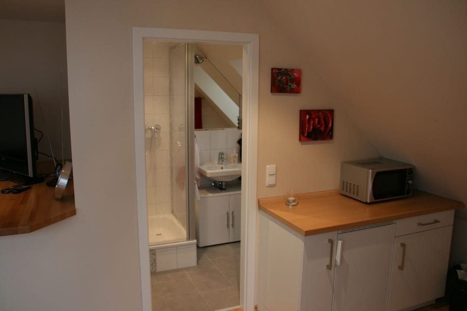 Duplex | Bathroom | Towels, toilet paper