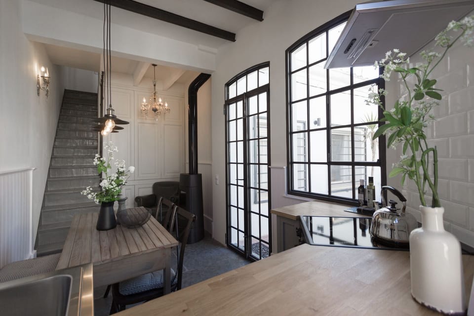 Eat-in kitchen with access to the private 