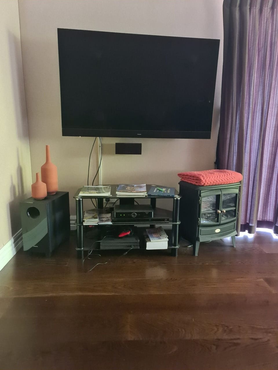 Deluxe Cottage, 1 Queen Bed, Non Smoking, Garden View | Living area