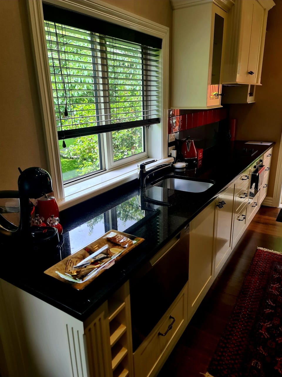 Deluxe Cottage, 1 Queen Bed, Non Smoking, Garden View | Private kitchen | Full-size fridge, microwave, oven, stovetop