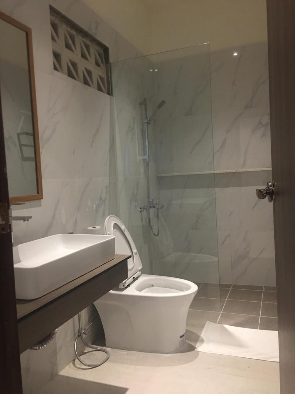 Shower, free toiletries, hair dryer, slippers