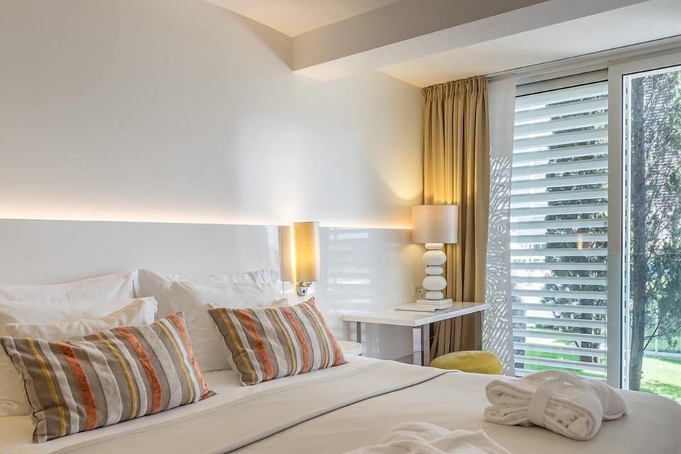 In-room safe, desk, free WiFi, bed sheets