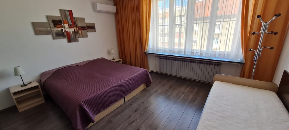 Deluxe Triple Room | Soundproofing, iron/ironing board (on request), WiFi (free), bed sheets