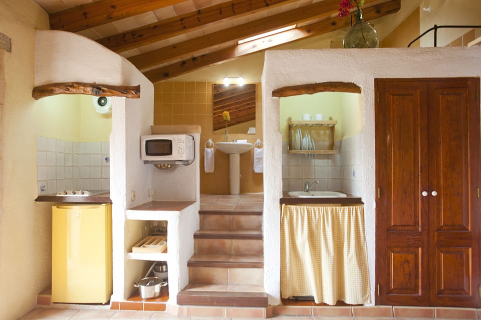 Studio, Non Smoking (Bona Vista) | Private kitchen | Full-size fridge, microwave, oven, stovetop