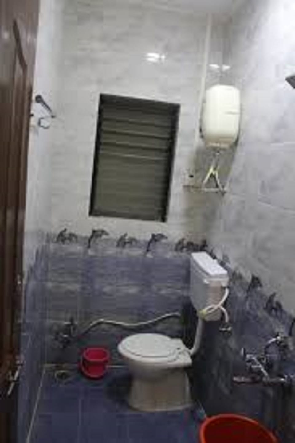 Shower, free toiletries