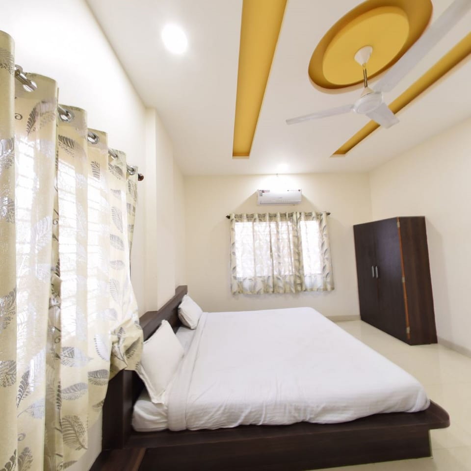 Five Bed AC | Bathroom | Shower, free toiletries