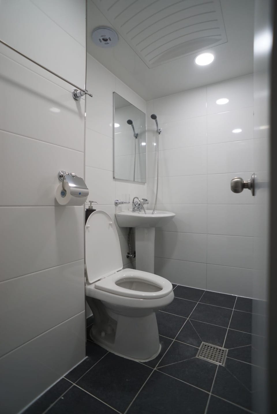Basic Twin Room, 1 Bedroom | 18 bedrooms, minibar, individually decorated, individually furnished