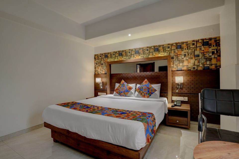  Executive Room | Hypo-allergenic bedding, in-room safe, laptop workspace, blackout drapes