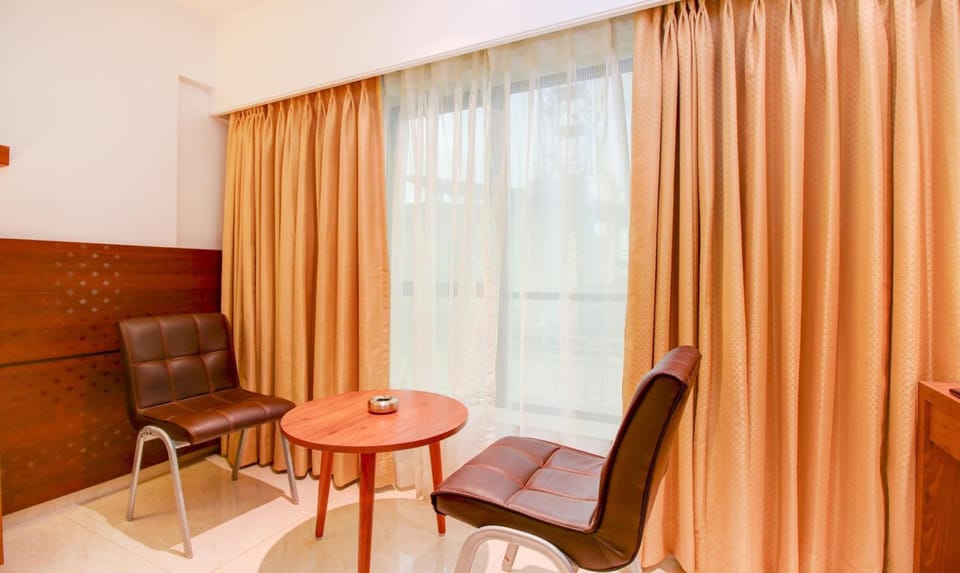  Executive Room | Living room | TV