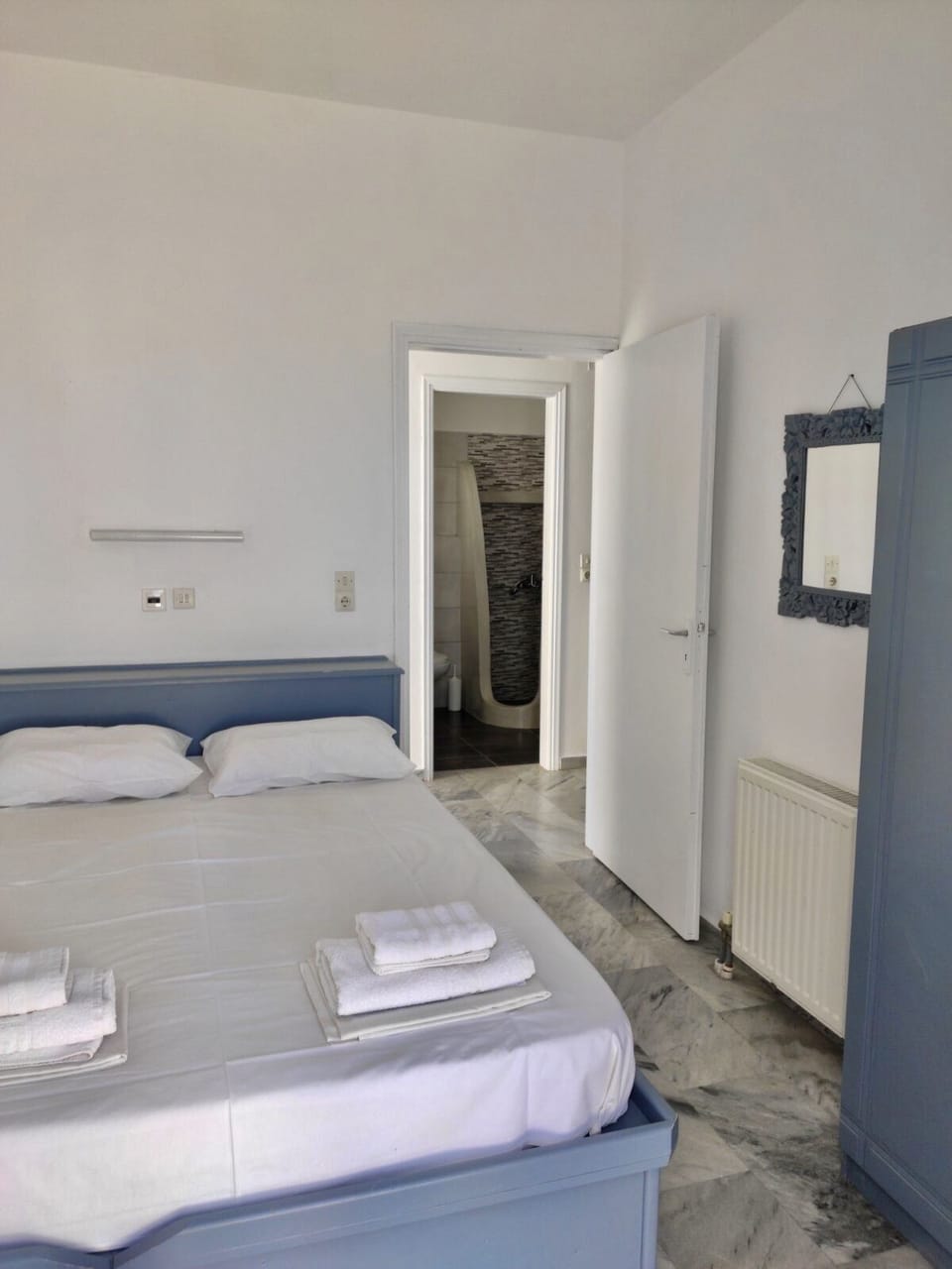 Classic Apartment, 1 Bedroom, Non Smoking, Sea View | 1 bedroom, desk, laptop workspace, blackout drapes