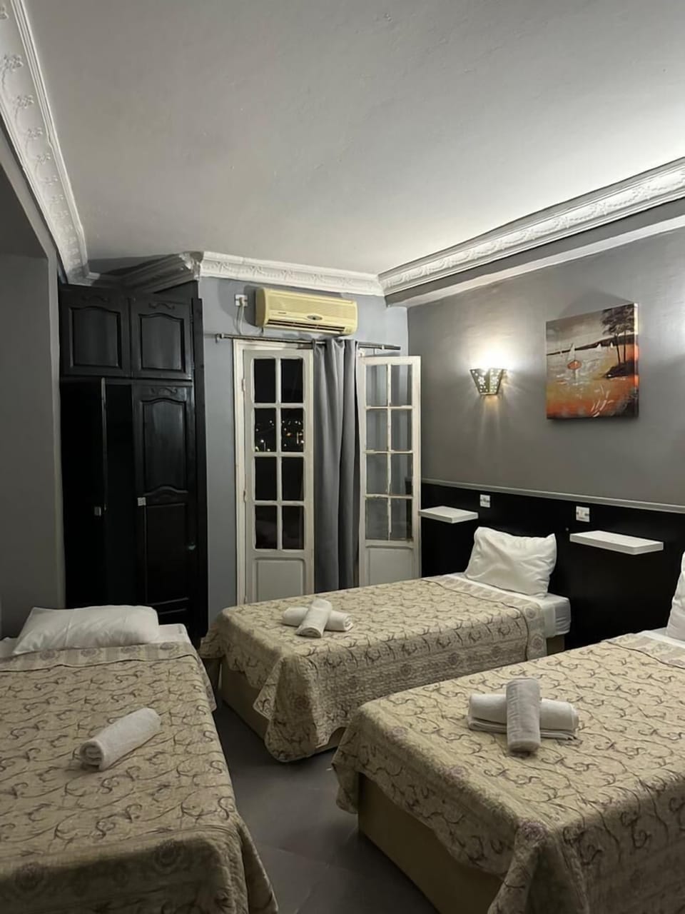 Basic Triple Room, 3 Twin Beds, Smoking, City View | Minibar, desk, iron/ironing board (on request)