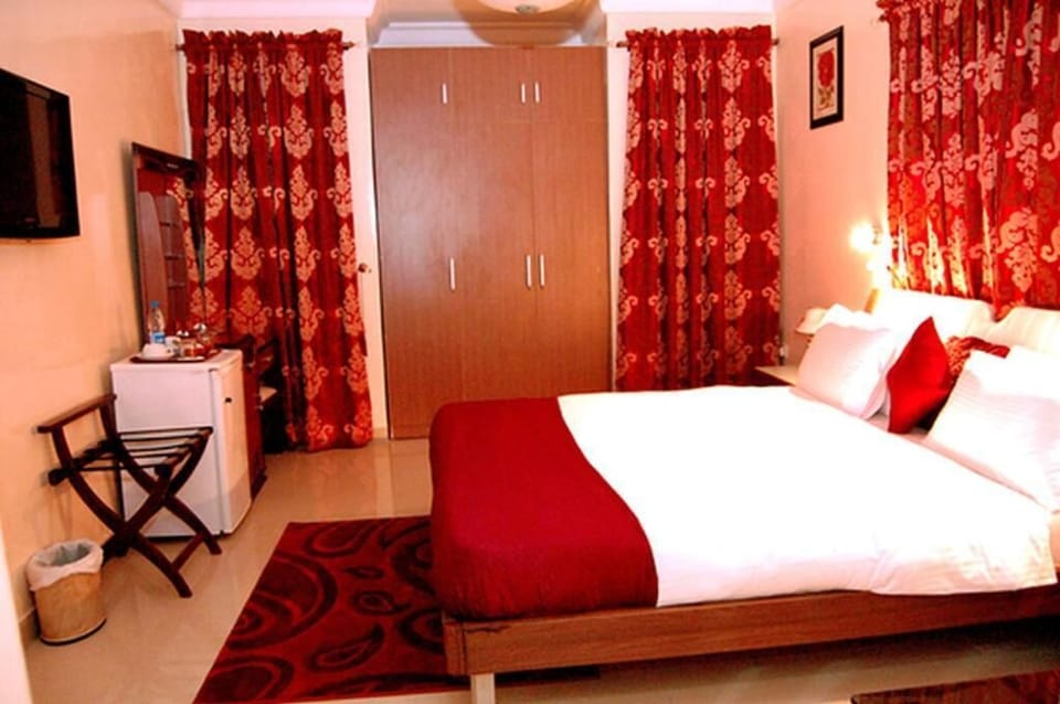 Egyptian cotton sheets, premium bedding, memory foam beds, in-room safe