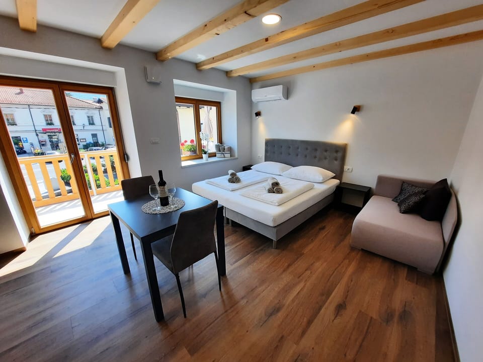 Luxury Studio Suite | In-room safe, individually decorated, individually furnished, desk