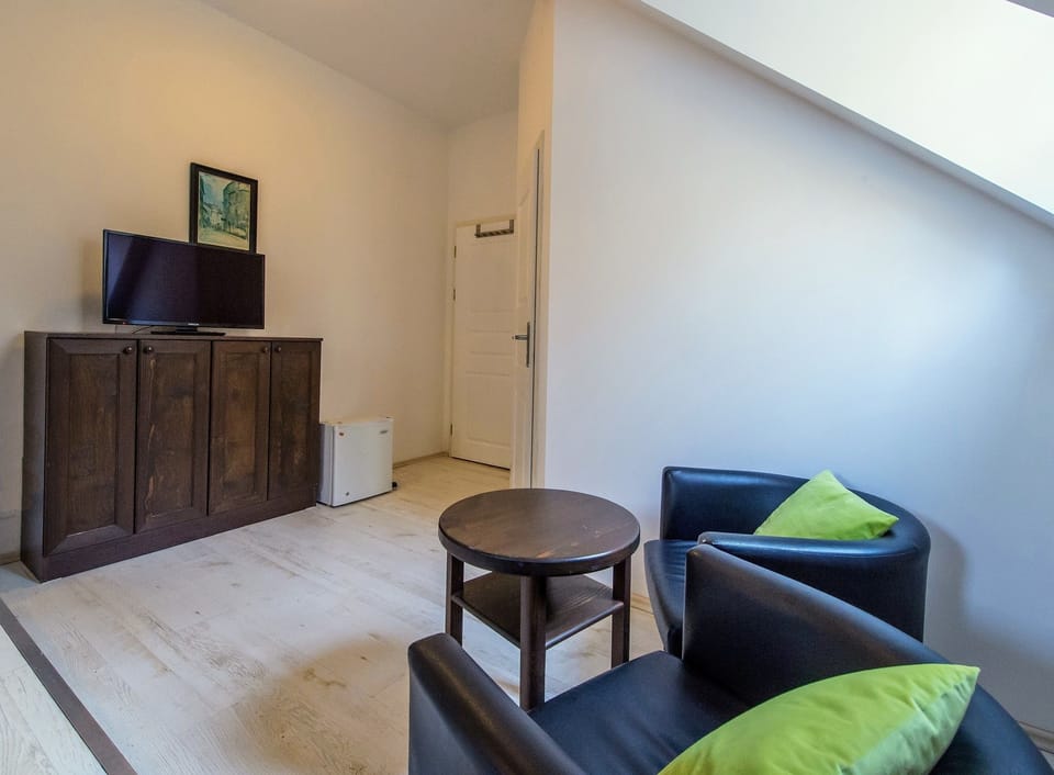 Double or Twin Room | Living area | 32-cm flat-screen TV with satellite channels, TV