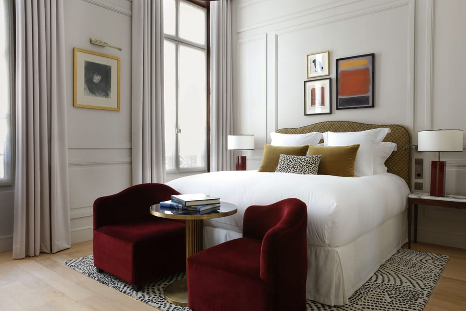 Premium bedding, down comforters, in-room safe, individually decorated
