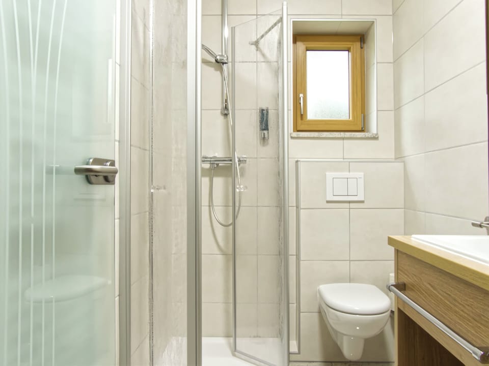 Standard Double Room | Bathroom | Shower, free toiletries, hair dryer, towels