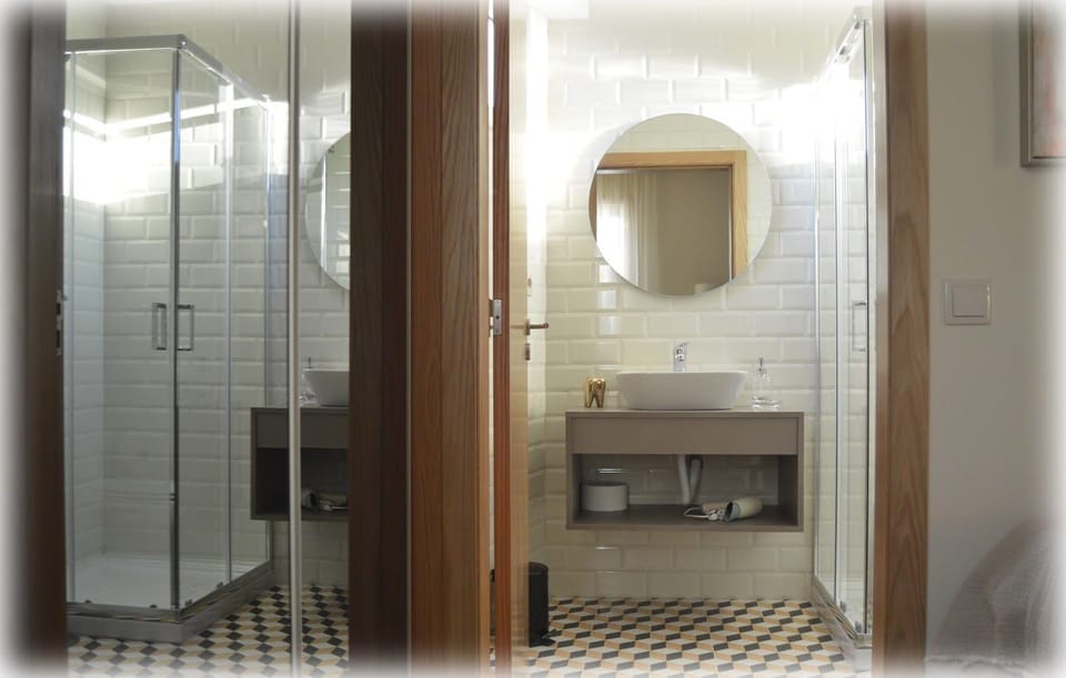 Apartment, 3 Bedrooms | Bathroom | Shower, free toiletries, hair dryer, towels