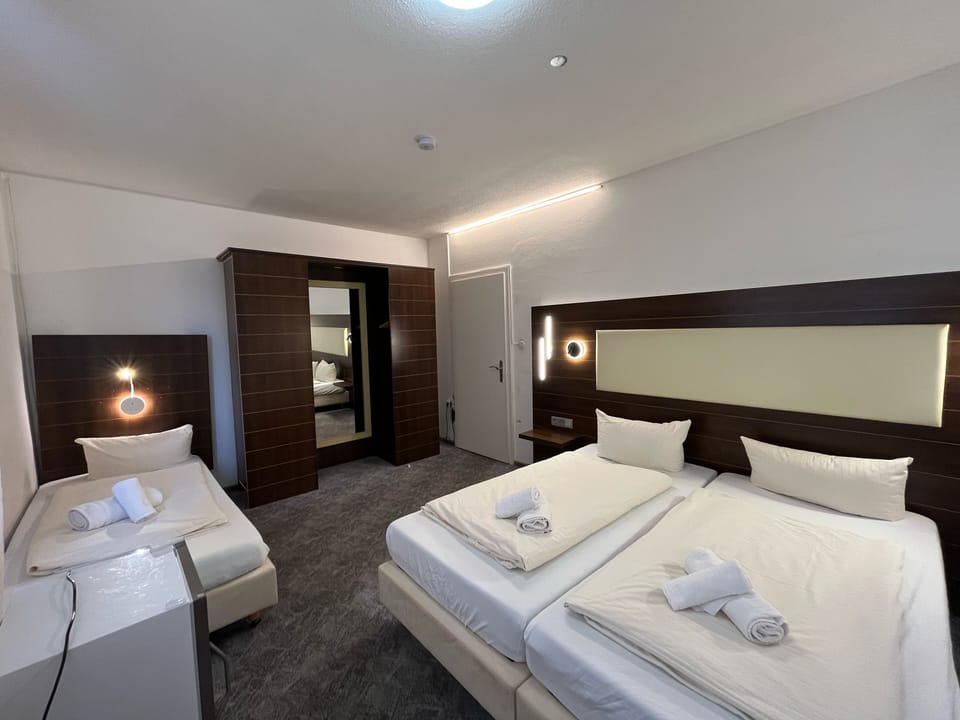 Basic Triple Room | Individually furnished, desk, free WiFi, bed sheets