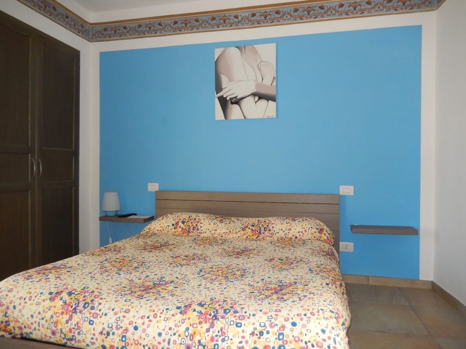 Premium bedding, down comforters, in-room safe, individually furnished